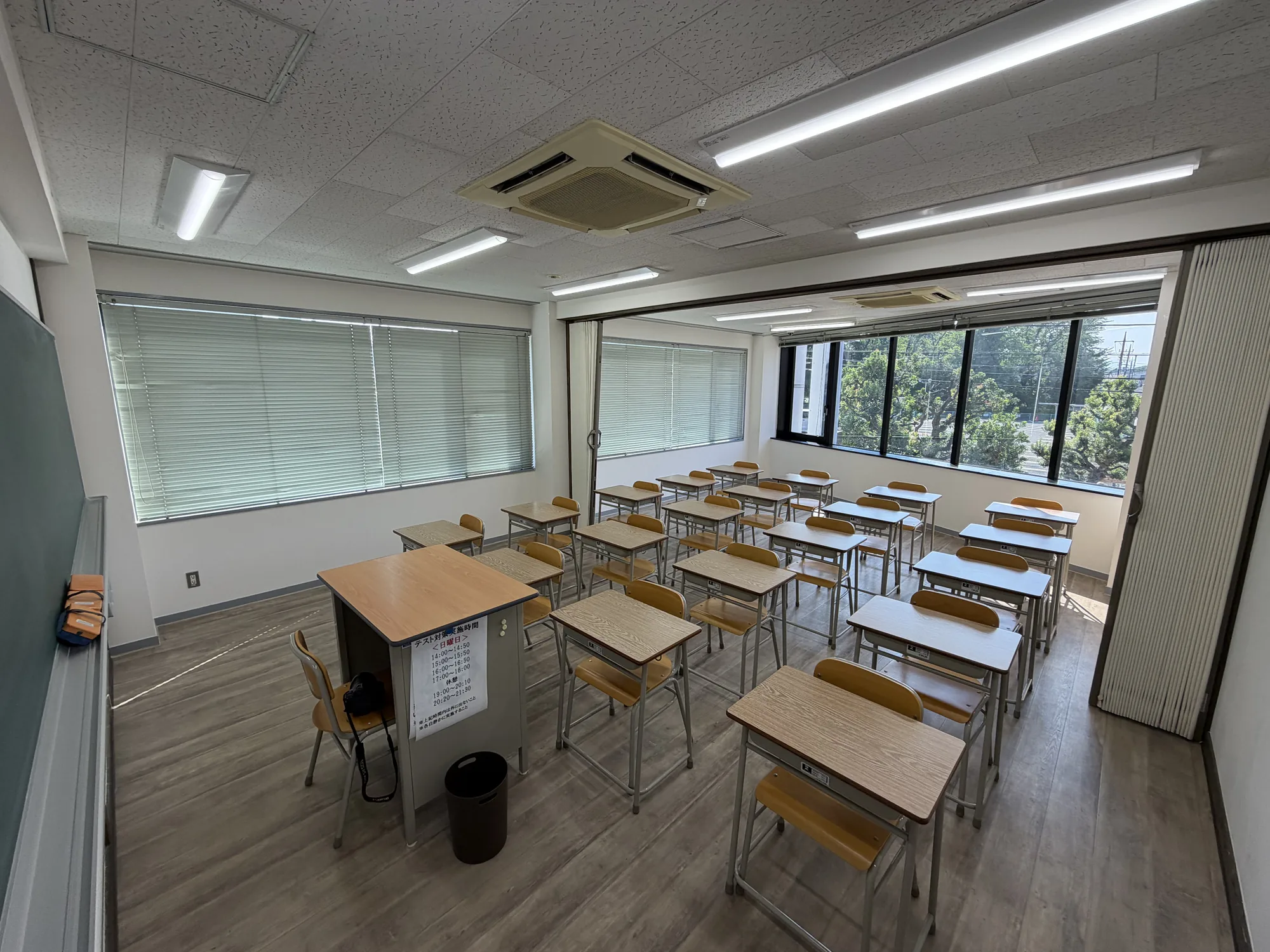 学友館予備校の教室
