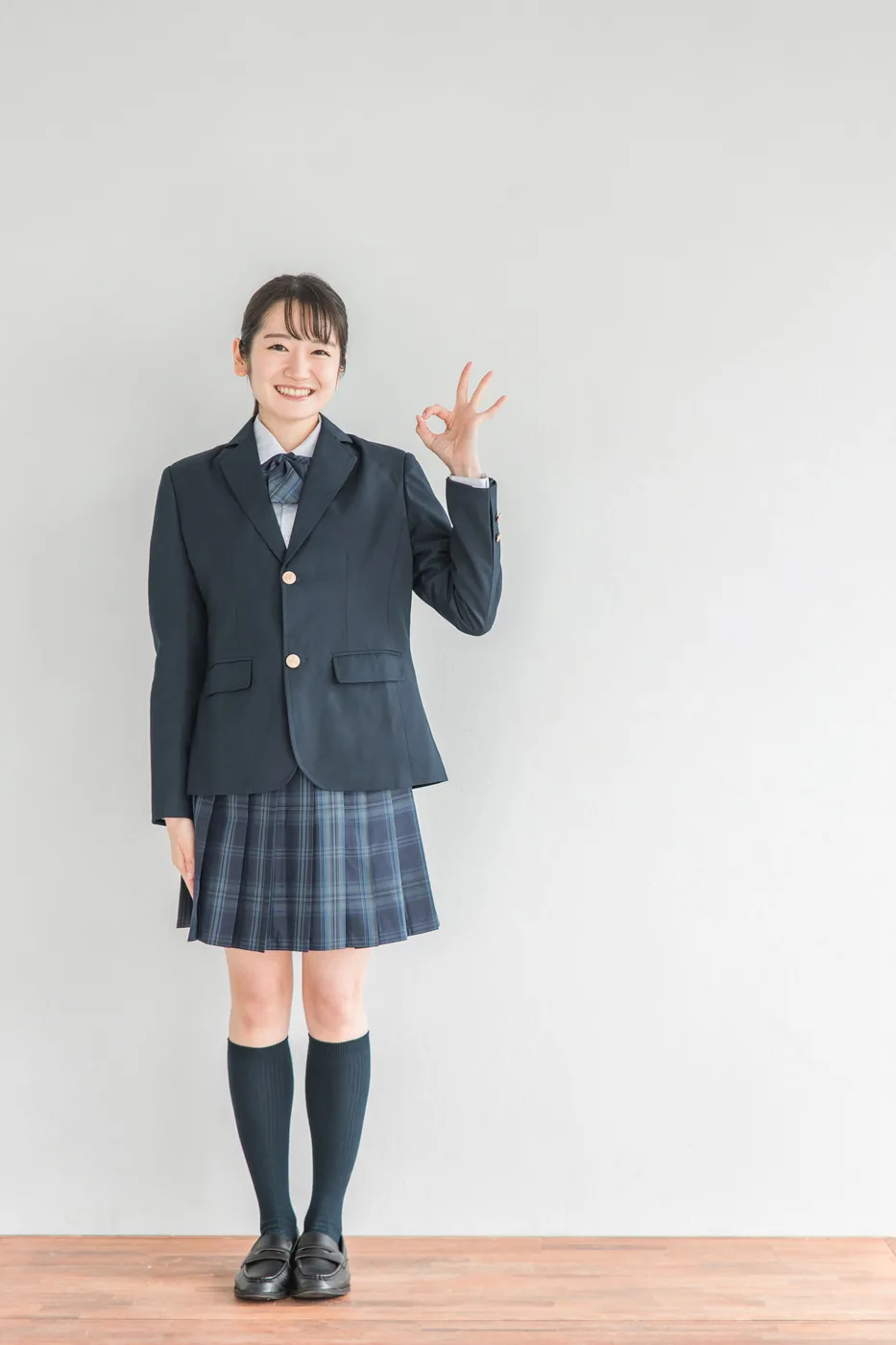 制服姿の高校生